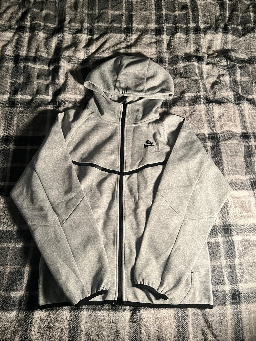 Nike Men's Light Gray Full-Zip Windbreaker Hoodie